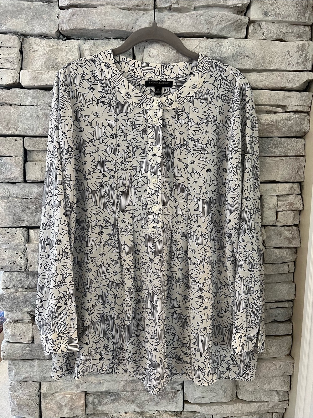 Banana Republic Floral Button-Front Lightweight Tunic Blouse in Navy and White
